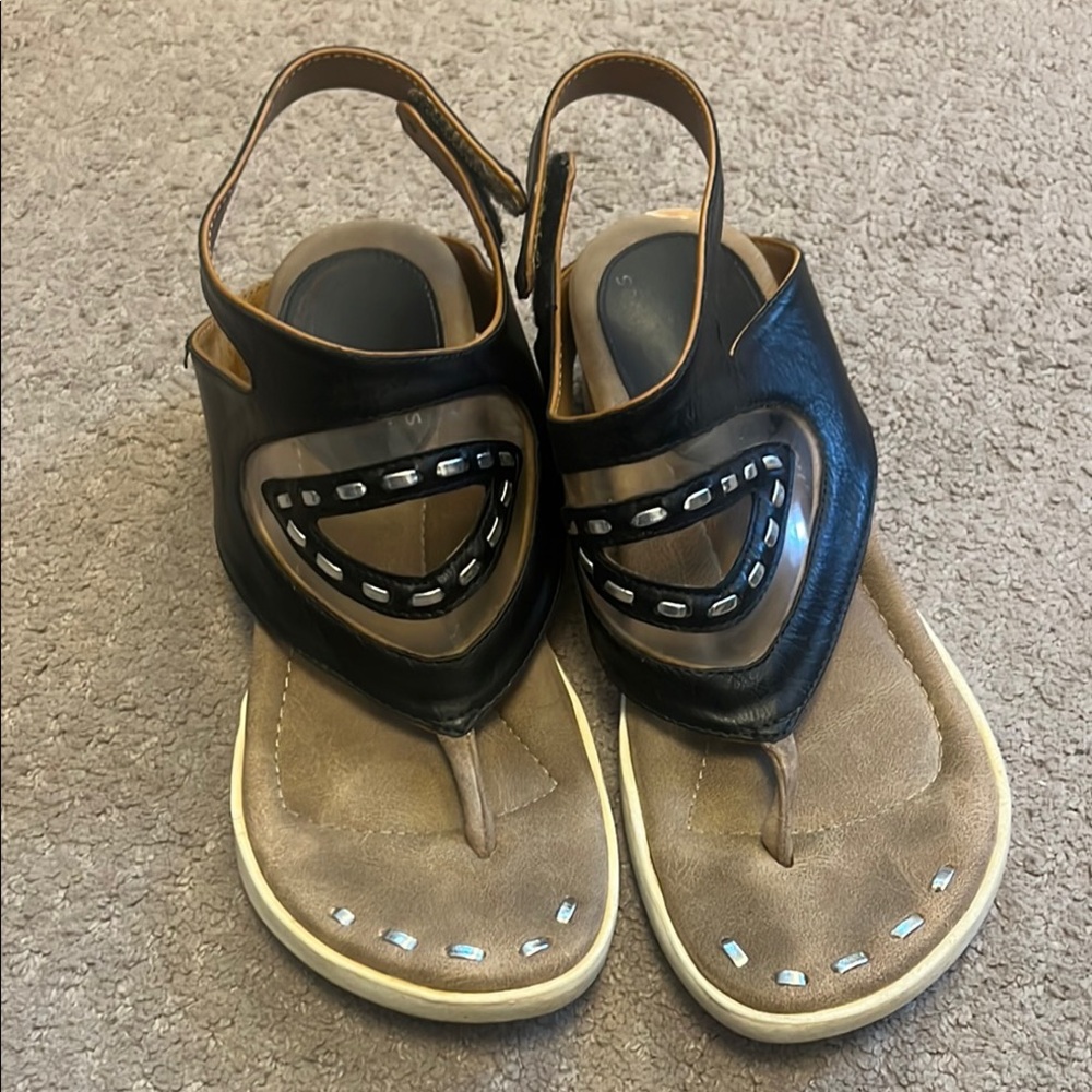 Black and Tan Sandals with Cutout Design reversible